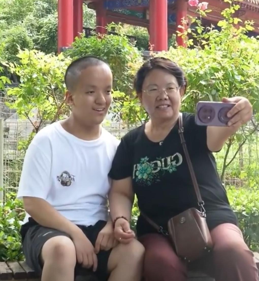 山西介休有一位叫范丽萍的女人，二十年前家里抱回来一个岌岌可危的小婴儿，几乎身边所