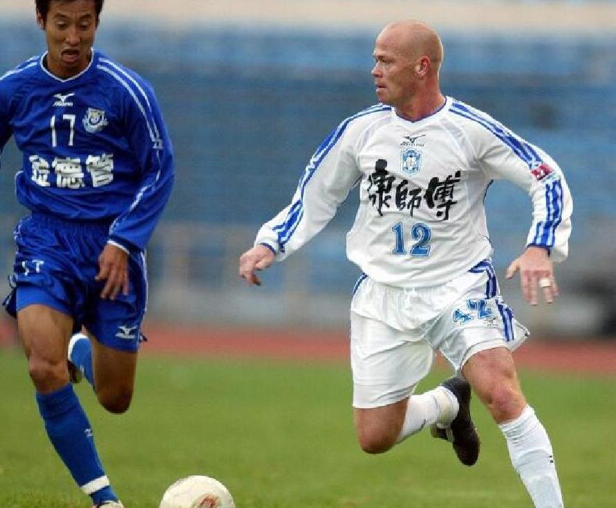 初次来华，托夫丁闹了些小笑话，也让人看出他的谨慎与细心。登上来中国的飞机前，他特