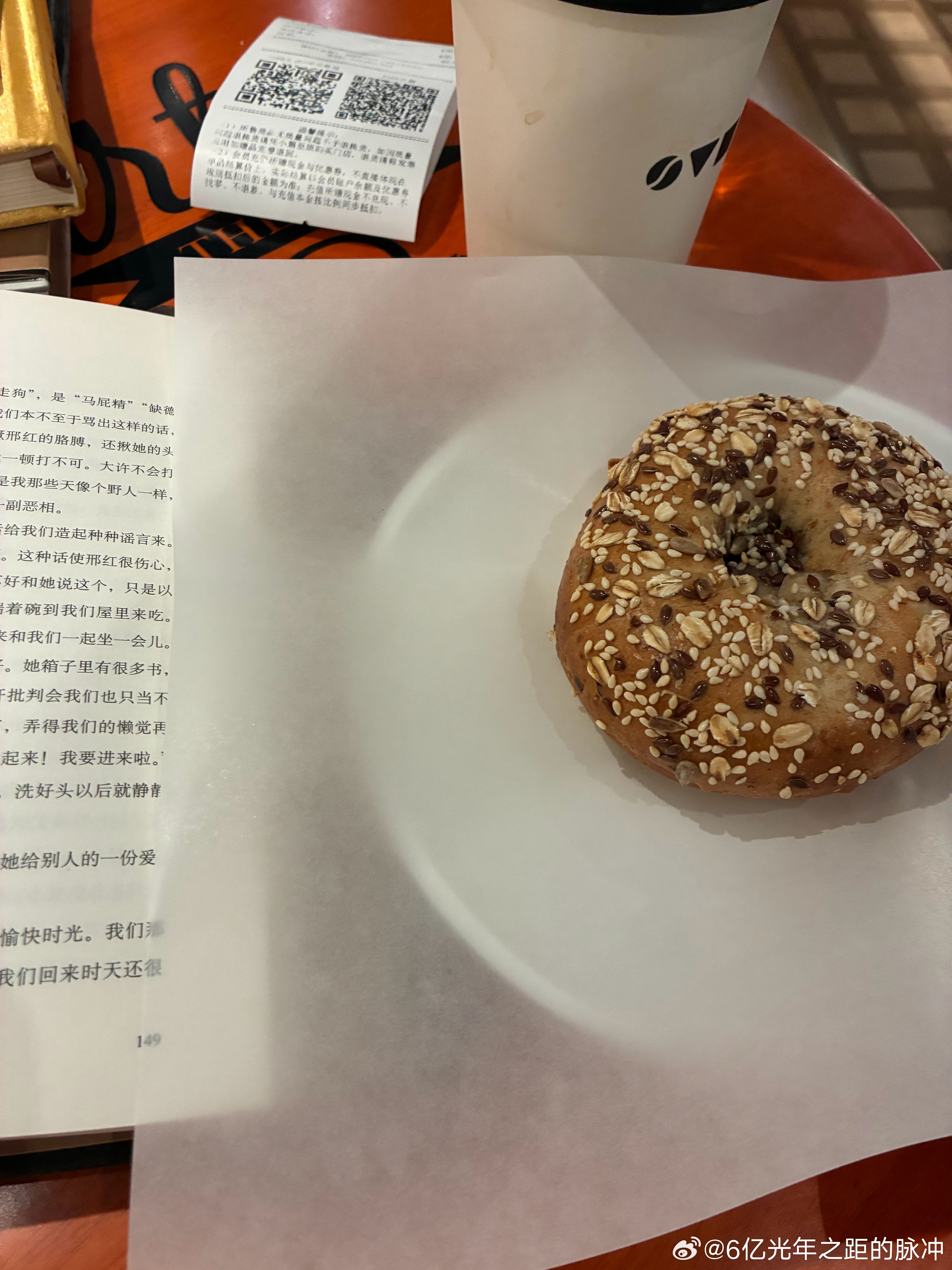 饿死我了从书店出来到螺狮粉店，被告知10点半打烊，晚了三分钟。这下点了螺狮粉外卖