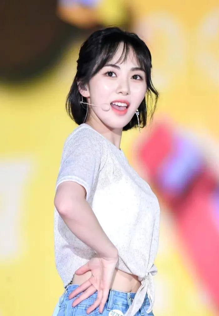 韩娱又爆大瓜！
据报道，韩女星14岁时被一群哥哥性侵，
爬着回家，而且遭受了暴打