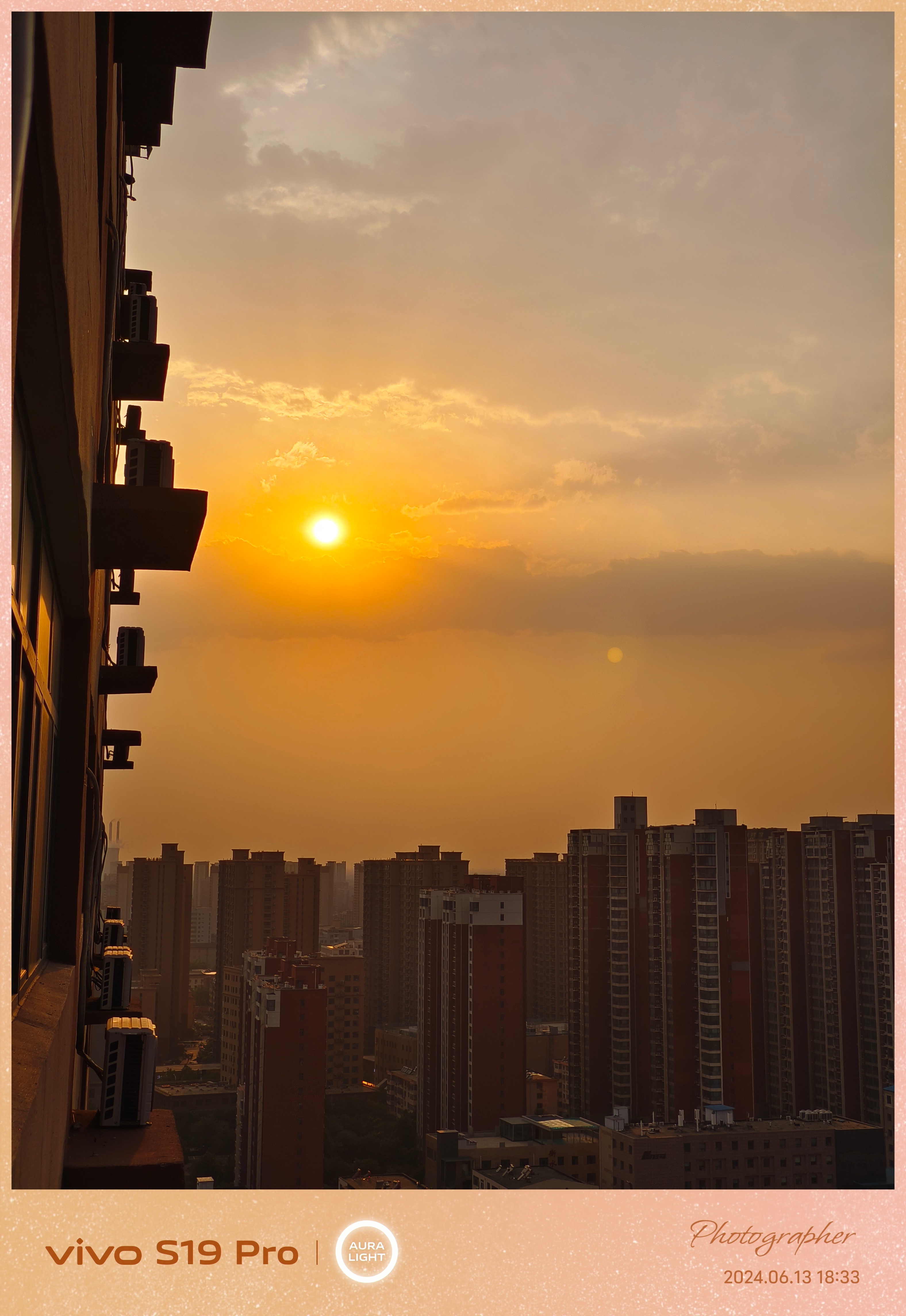 伴随着夕阳，终于结束了今天42度的天。[允悲]  ​​​