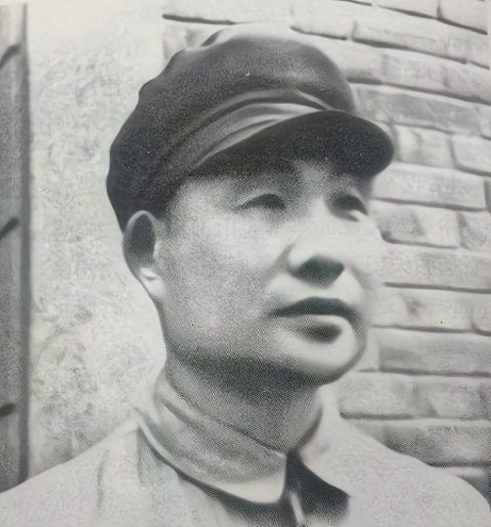 红军进驻遵义后，与当地百姓举办了一场联欢会。遵义师范学校的女学生们也前来参加，其