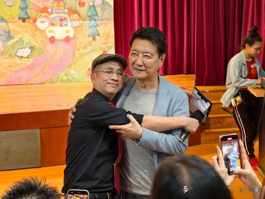 赵少康不理开除陈挥文历史哥风波，出席公益活动！
近日，蓝营媒体大佬赵少康陷入开除