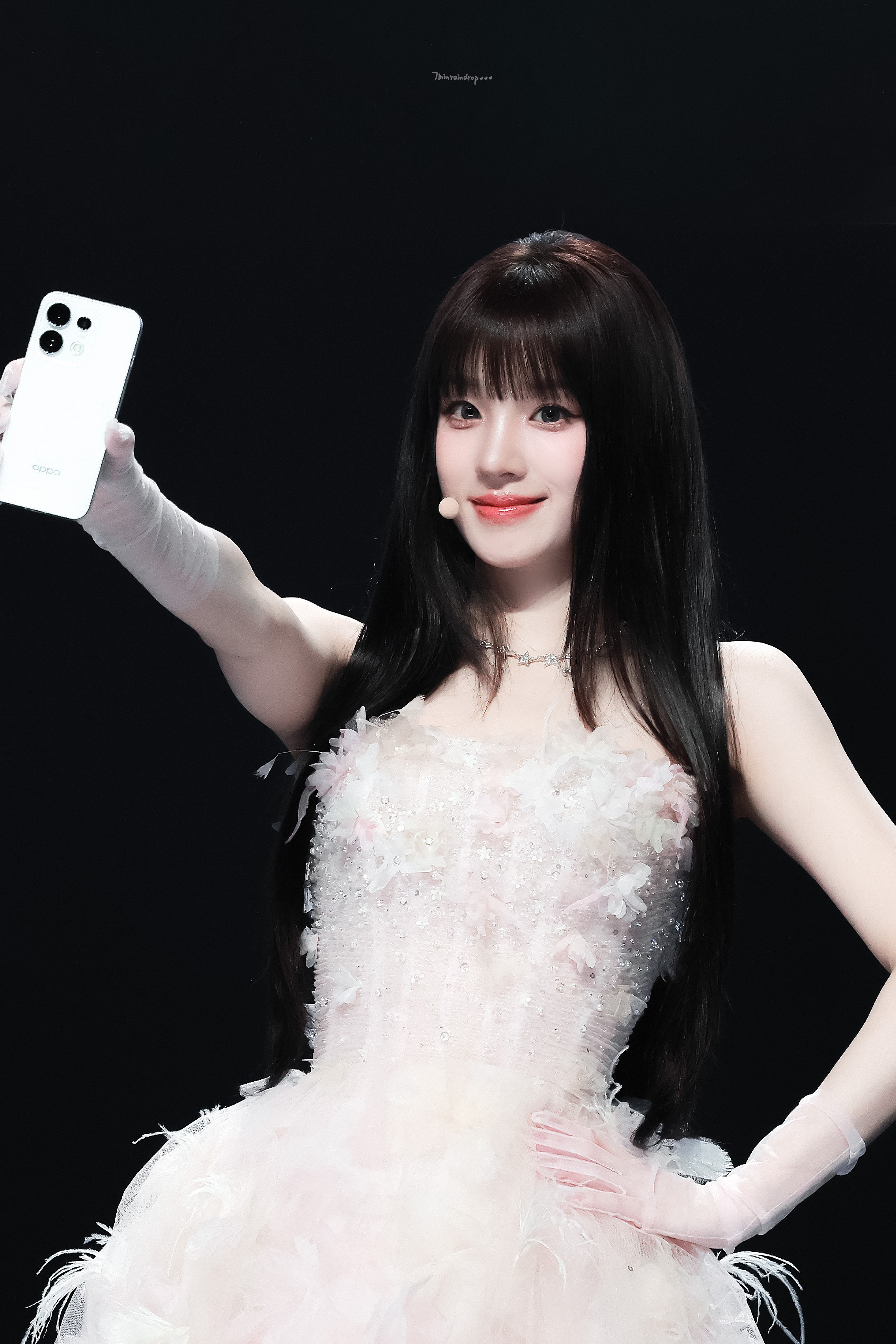 OPPO Reno系列一直很会玩，Reno 16 背面的“3D悬浮星球”是真的有