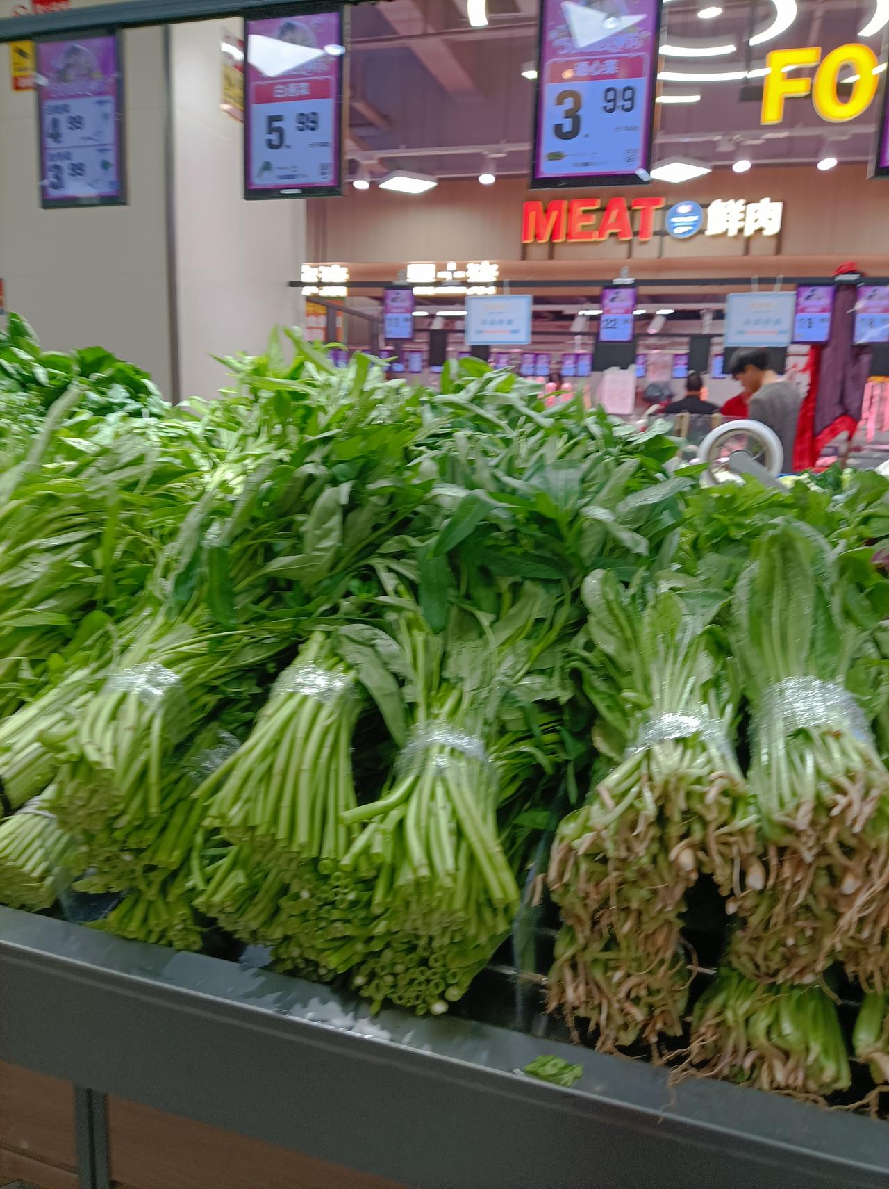 晒出你的本地生活今天一早去超市买菜，看到菜价和前几天差不多，一般都在3-5元左右