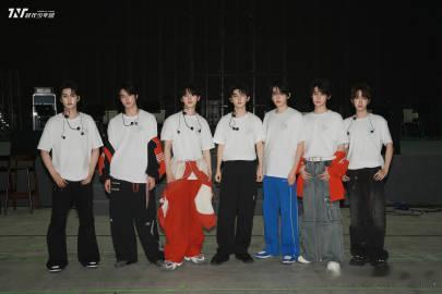 时代少年团上海收官站联排花絮照时代少年团上海收官演唱会联排花絮照夏日限定浪漫正在