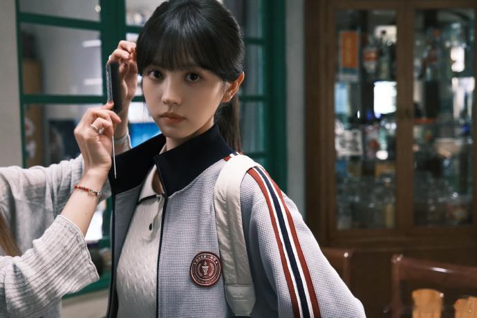 田曦薇校服照梦回黄橙子田曦薇校服照梦回黄橙子，穿校服都美成这样了田曦薇穿校服美成