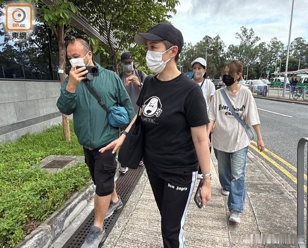 現年49歲的藝人鍾麗淇（Margaret）日前更驚傳被緊急送往香港中文大學醫院深