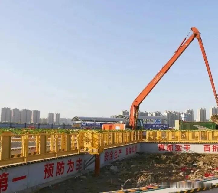 资金与政策：国家“紧箍咒”越念越紧

- 严控债务风险：2023年底起，国家大幅
