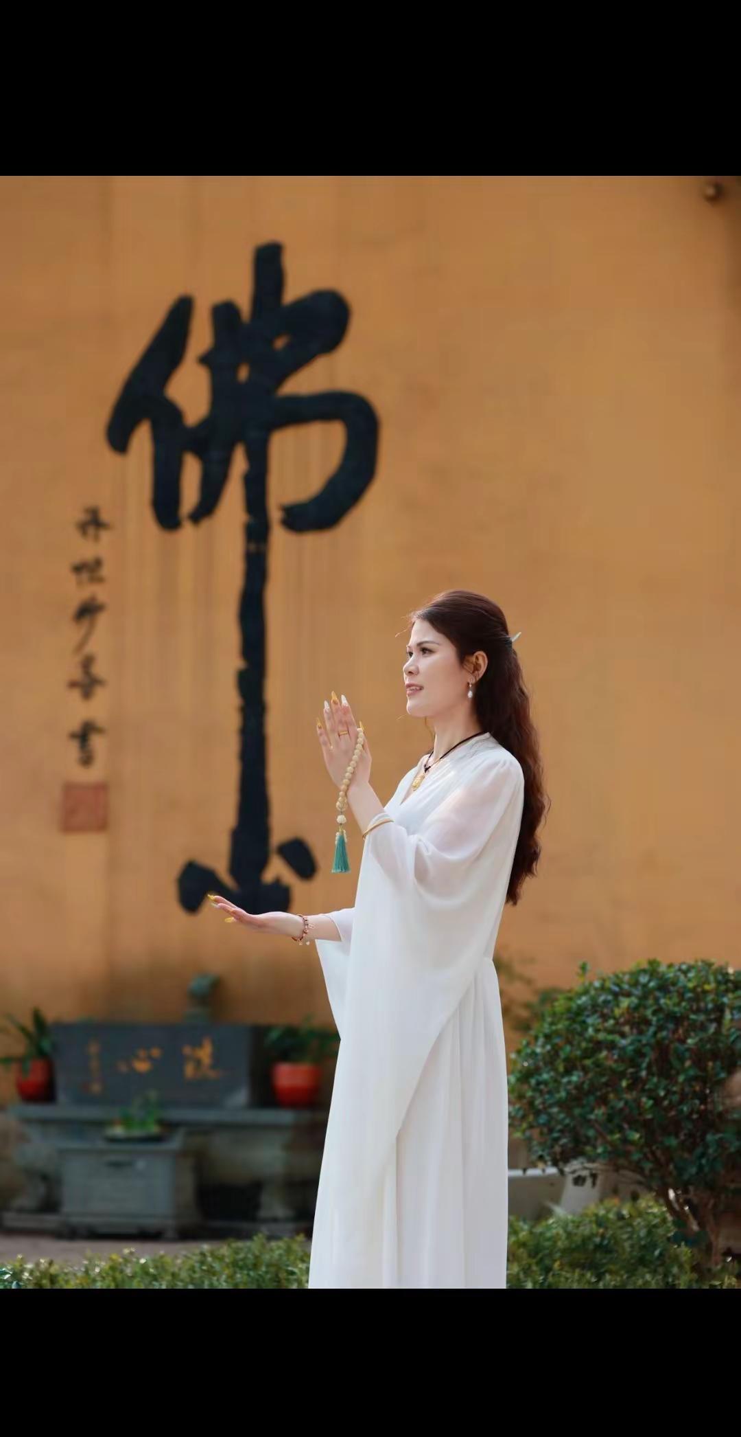 1. 人静则安，事静则顺。心若从容，万事皆安上海秋乡保安