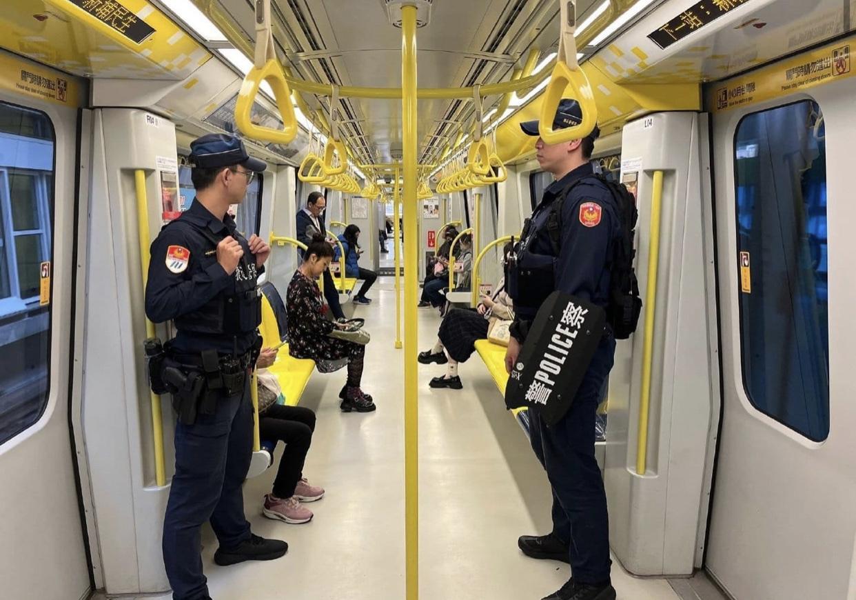 台湾台北市地铁现状，这阵仗，应该非常安全了吧，如果是在以前，台湾人会觉得不自由，