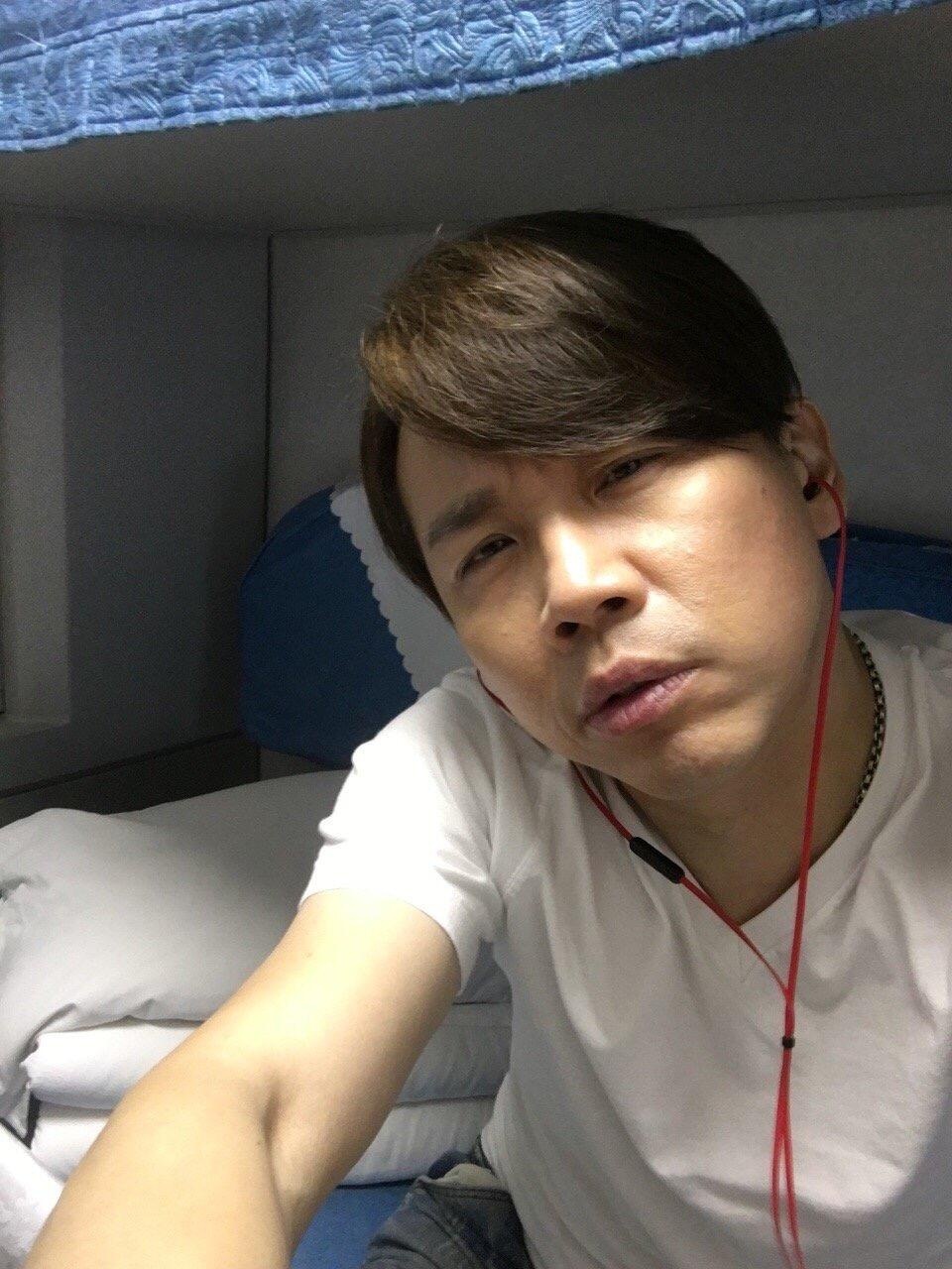 陶喆[超话]陶喆卧铺时候九周年陶喆卧铺自拍九周年 ​今天我们相聚在这里 是为了庆