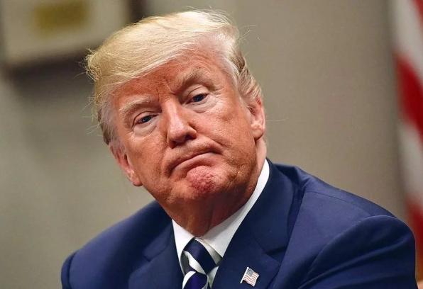 特朗普又发飙了。

看了一下，美国当地时间早上 7 点多，应该刚起床不久，发了一