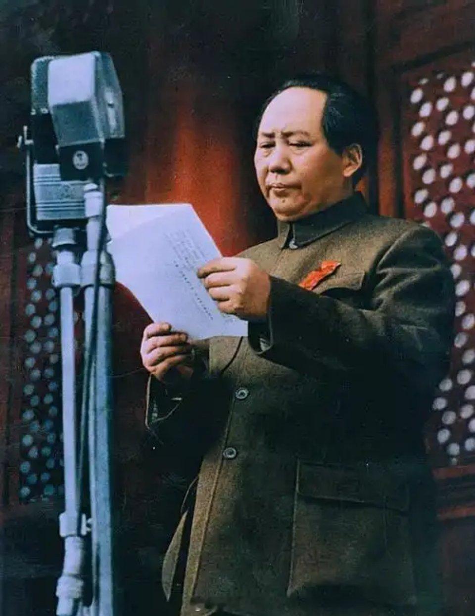 毛泽东逝世50周年今天是伟大领袖毛泽东主席逝世50周年的日子。五十年岁月奔涌，他
