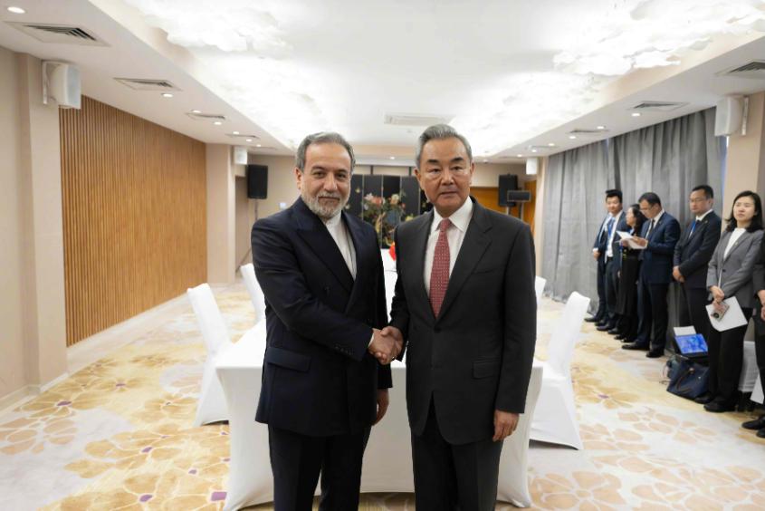 伊朗稳了，中国给承诺

7月24日，中国外交部长王毅在吉尔吉斯斯坦出席上海合作组