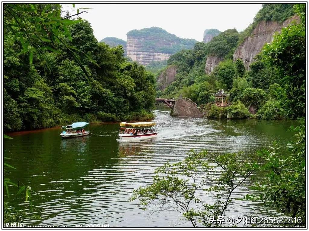《七律》家山寻幽
家山久别梦魂牵，
今日归来意豁然。
右树参天庶烈日，
清溪绕石