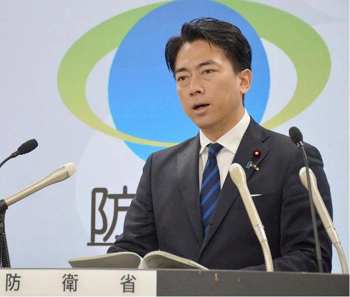 小泉进次郎说不明白中国制裁？不，他太明白了。

面对镜头，日本防卫大臣小泉进次郎