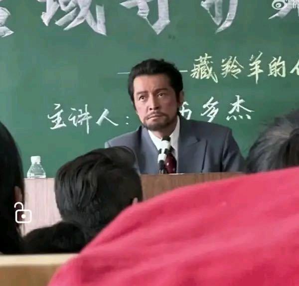 这是胡歌？我看了好一会儿才敢认。
只能说演员的可塑性有多强大，胡歌在这块简直强得