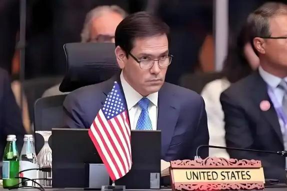 北约前秘书长被当面追问彻底尴尬！中国几十年没跨洲开战凭什么成威胁？西方炸过多少地