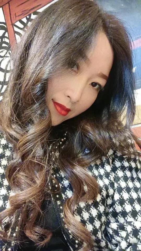 表妹在外地一家足浴店做技师，一年赚了20多万，现在快过年了，生意不好，加上父母打