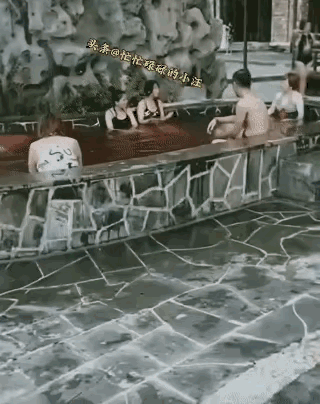 不懂就问，
现在狐臭是有颜色了吗？
这水看着有点吓人。