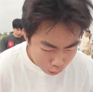 8个大学生靠吃拿下3万奖金哈哈哈，这是什么当代大学生新型致富路啊！以前总说“能吃