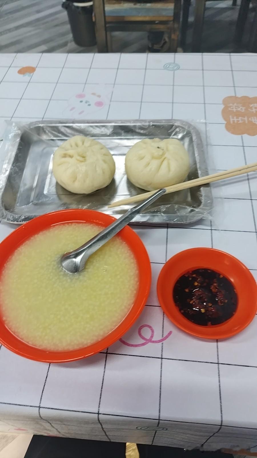 今天是住院的第三天。昨天晚上回家了，今天到医院将近9点，打完两瓶吊瓶不到11点半
