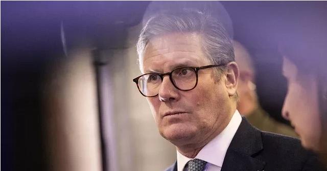 英国站起来了！英国首相斯塔默表示，格陵兰岛的未来应当是，格陵兰自己和丹麦商量着来