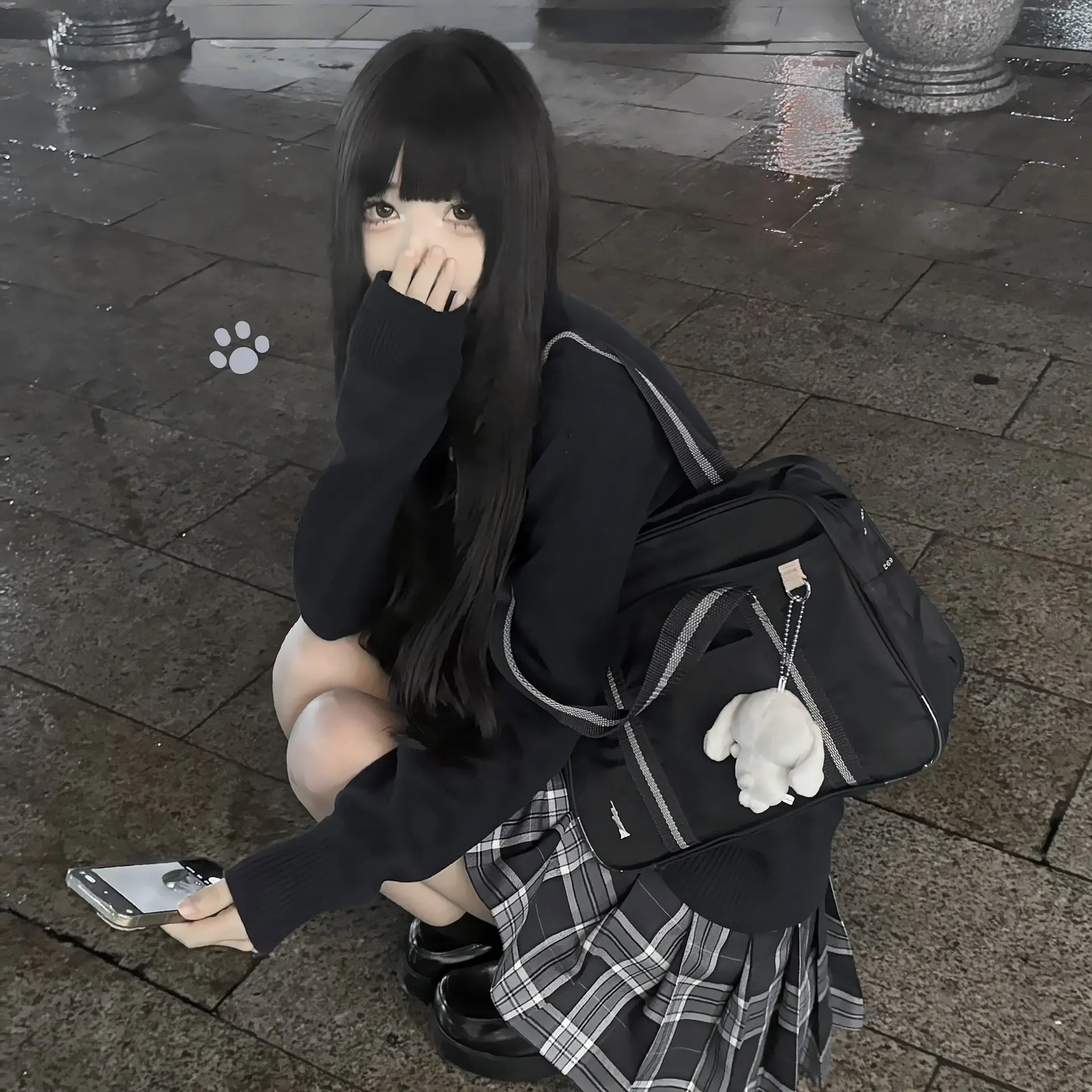 灰蒙蒙的下雨天。