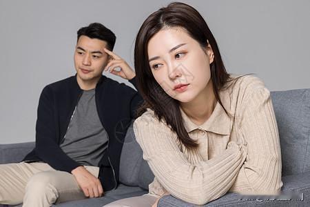 我和老公冷战了2个月，我提出了离婚，他同意了，第二天早上，我把所有证件都带齐了，