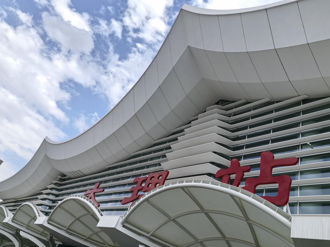 1.要做好一件事不容易，要混，就很容易。想做好一件事，就有做不完的事。
2.任何