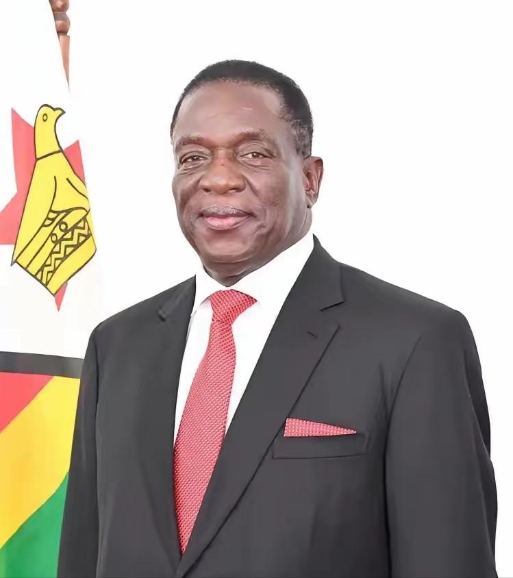 这不是巧合。

前脚，巴拿马政府无视中方严正关切，以“闪电战”方式强行接管了运河