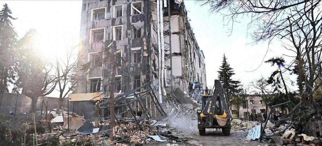 现在中国看得很明白的，乌克兰即使跟俄罗斯签订了和平协议，那么战后重建也不一定是一