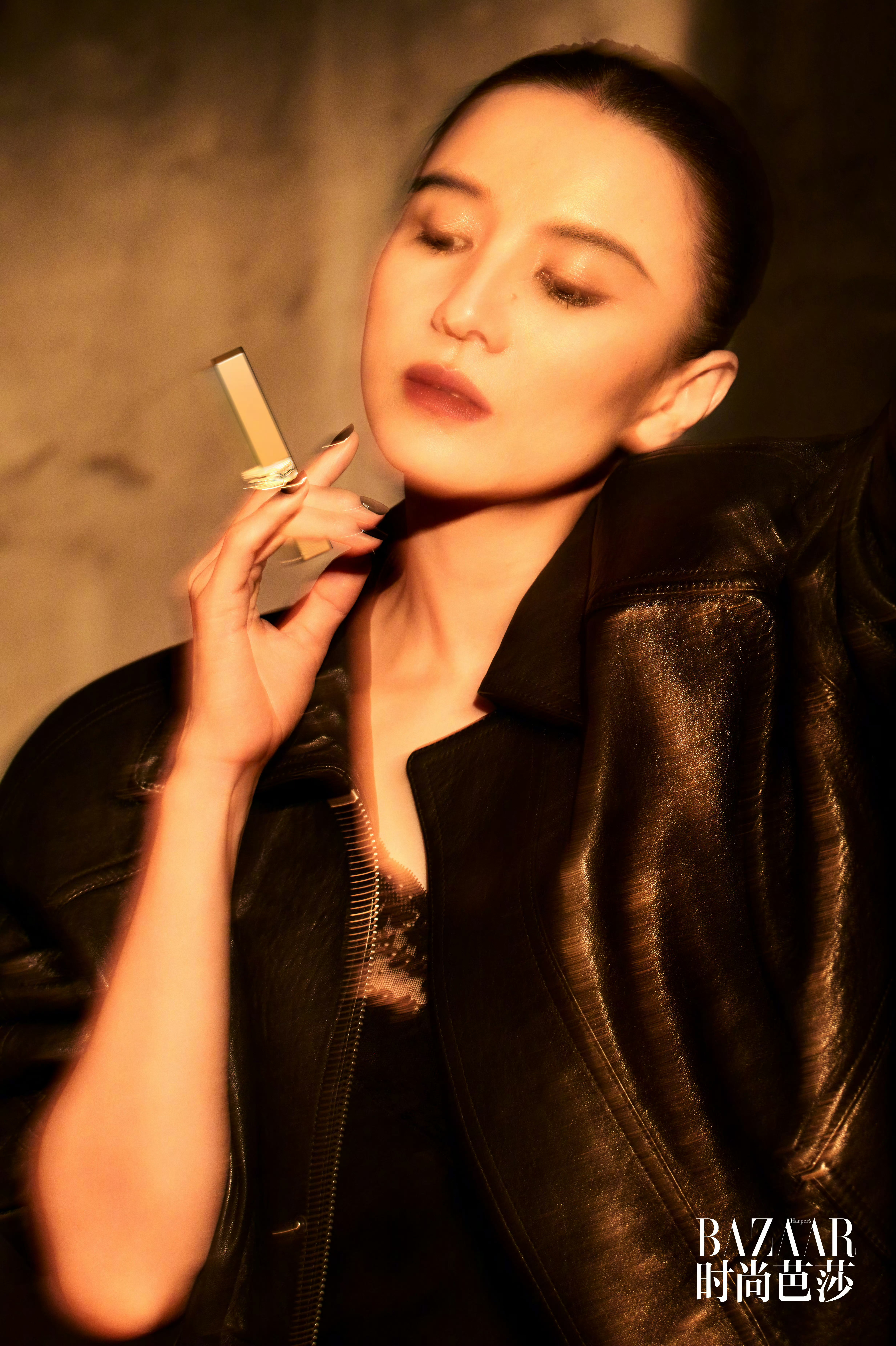 宋佳拿口红的手法好妙🚬