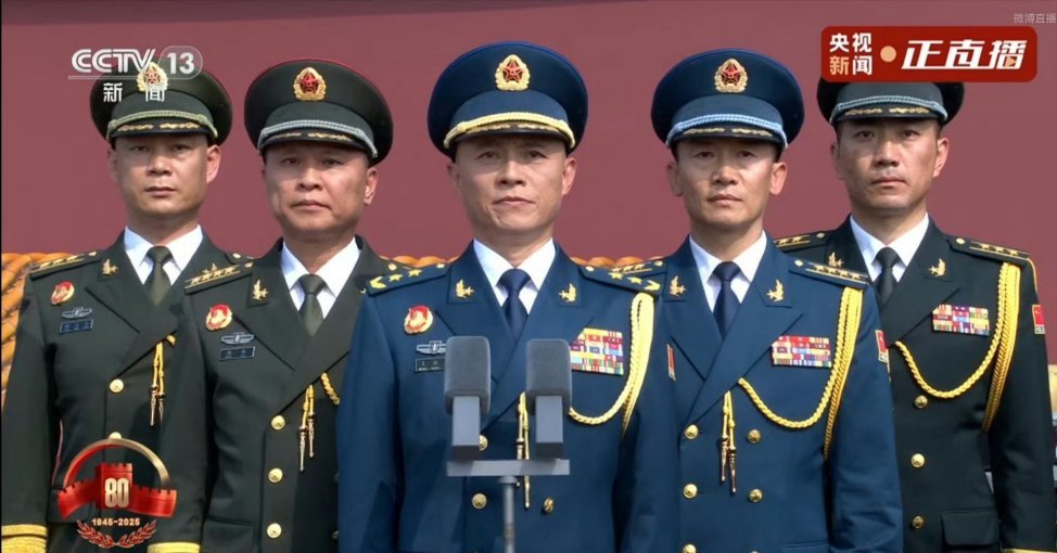 九三盛大阅兵分列式开始了！！！！！！！[加油][加油][加油][加油][加油][