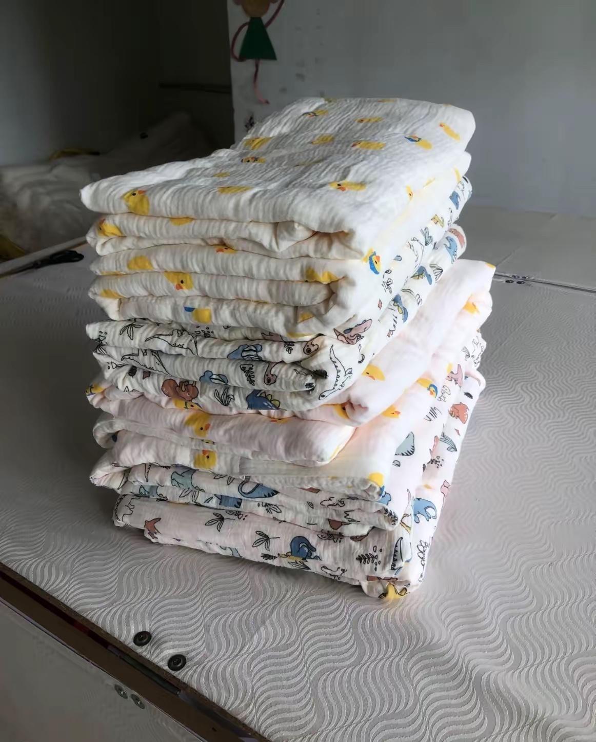 离预产期还有一个月，我妈从老家赶来照顾我，行李箱里塞了十几条她亲手挑选的纯棉纱布