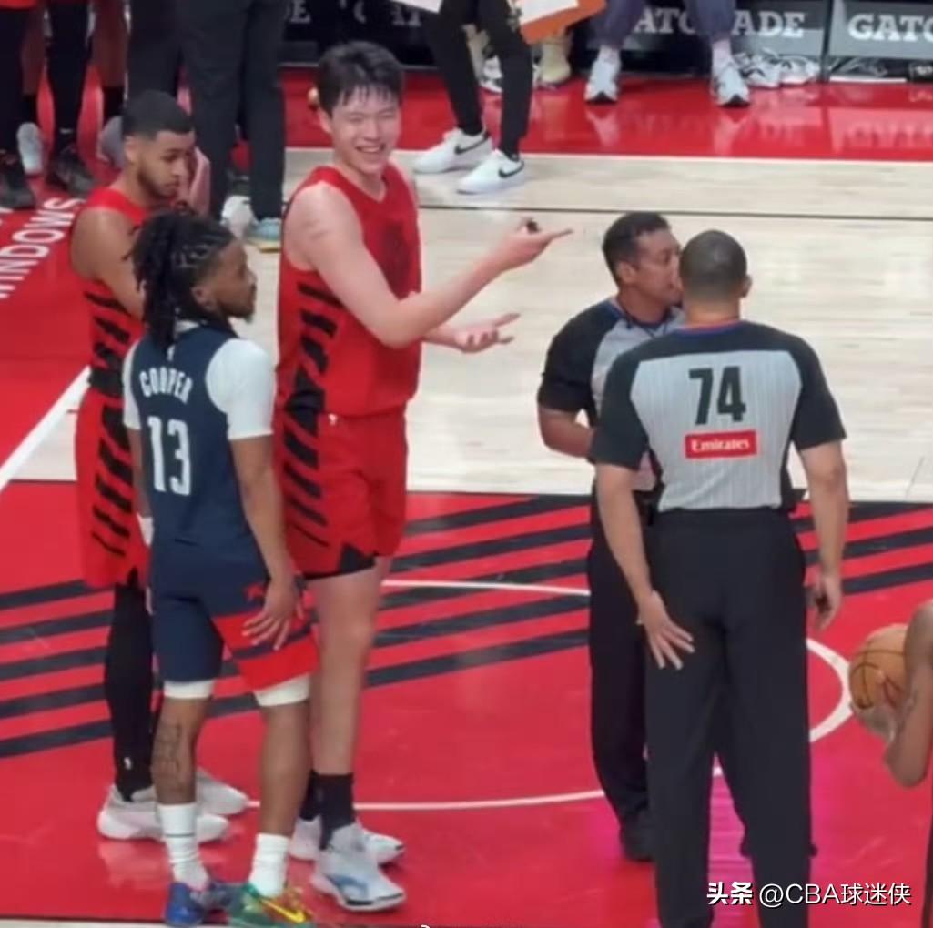 杨瀚森别笑了，强硬一点，起来怼回去！

今天开拓者比赛，小杨出场10分钟，拿下6