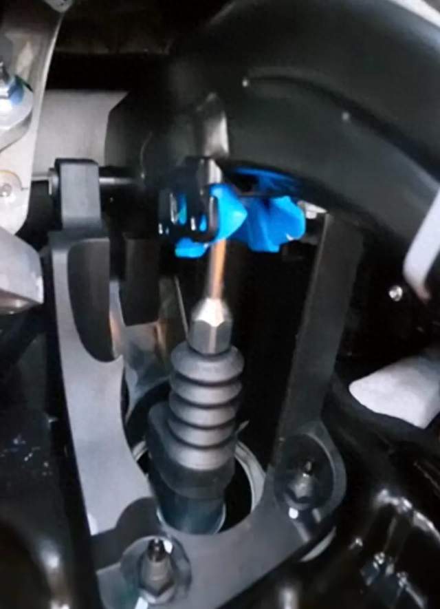 尊界V800测试刹车踏板支架断裂 百万MPV曝出安全争议 到底怎么回事