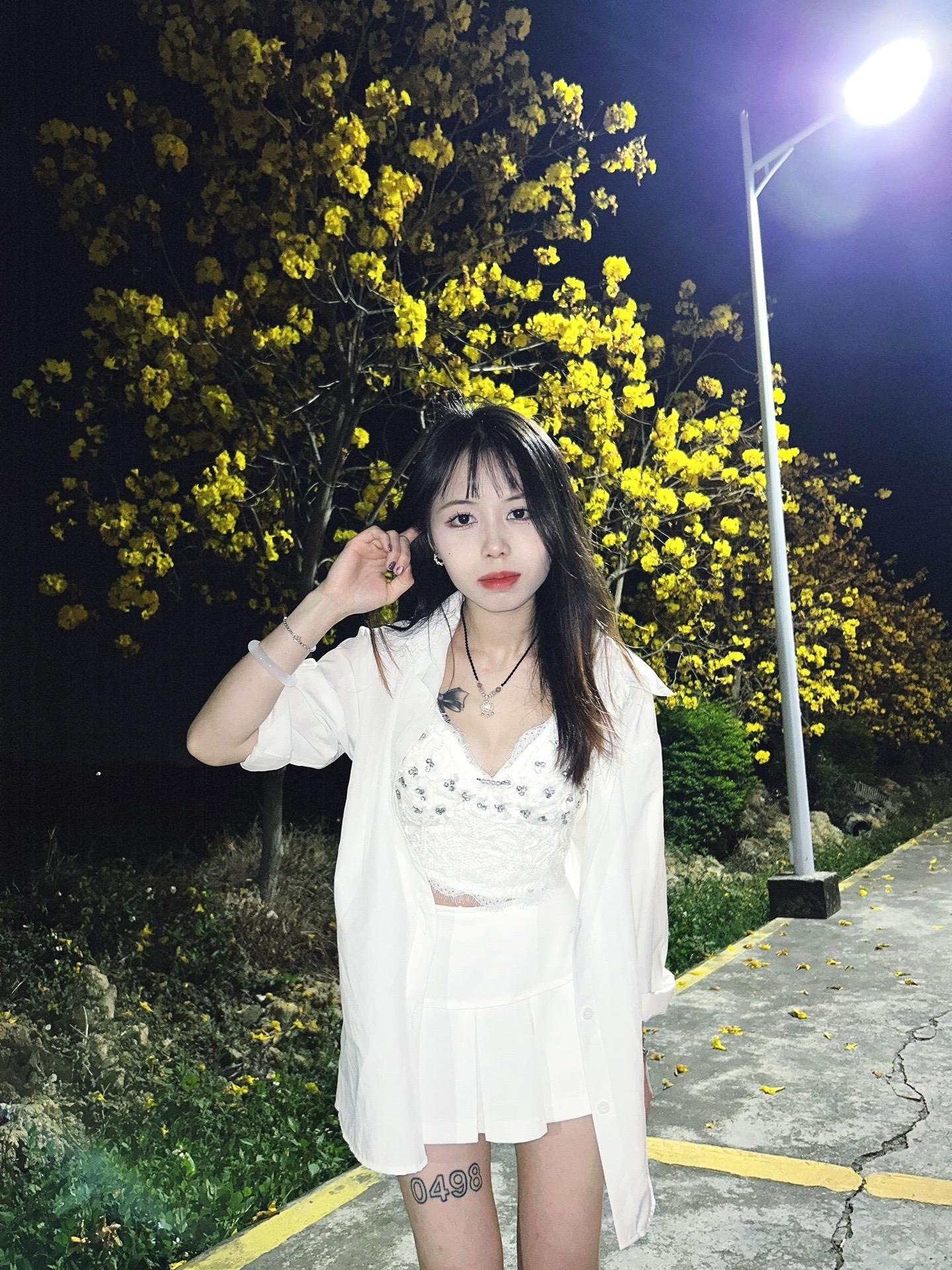 你不需要用力靠近任何人 事做对了 人做好了 对的人事物自然会靠近你 就...