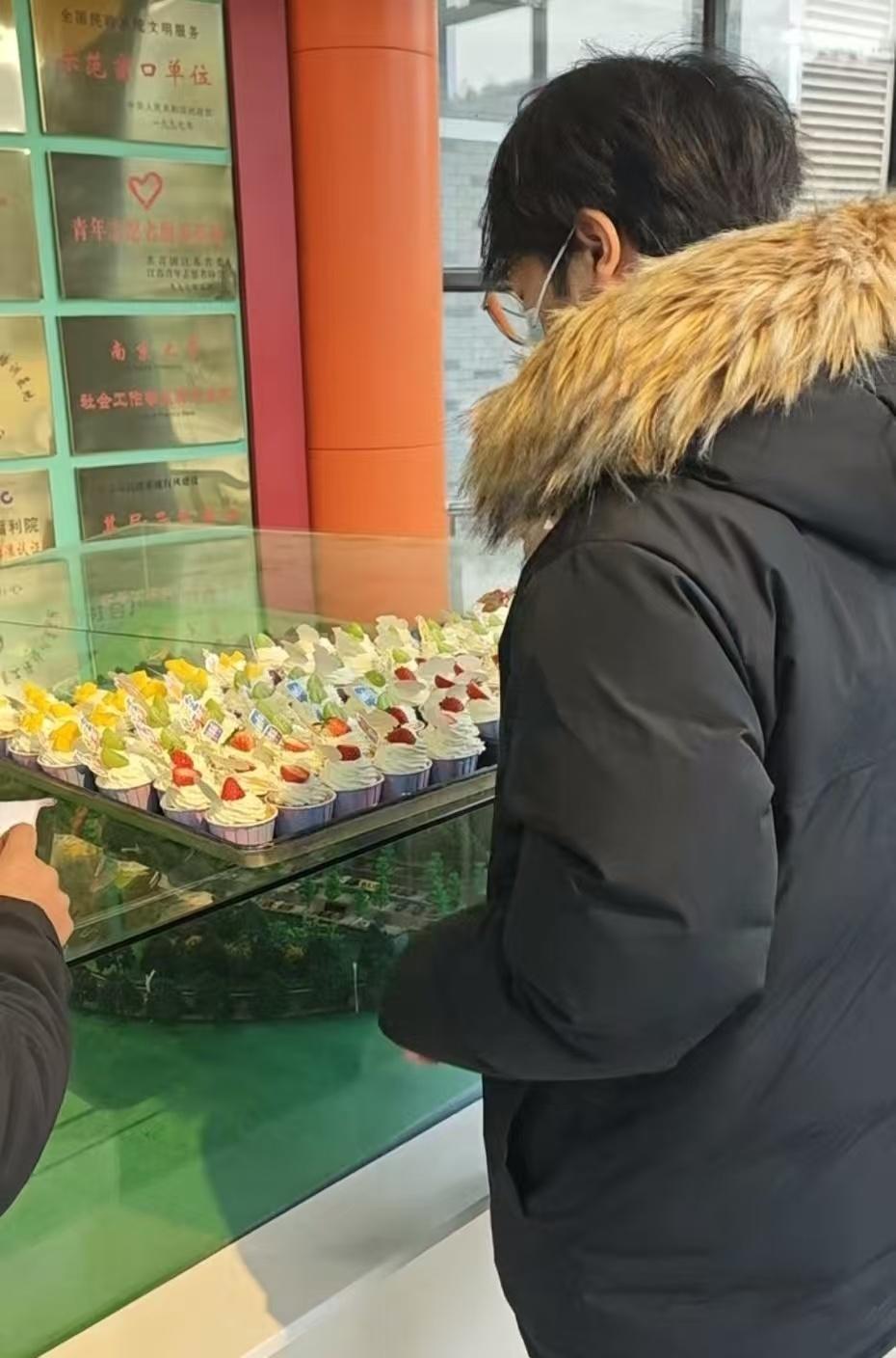 刷到这条新闻，我才明白公益捐赠不是想当然！
（文章内容仅供参考，无任何不良引导）