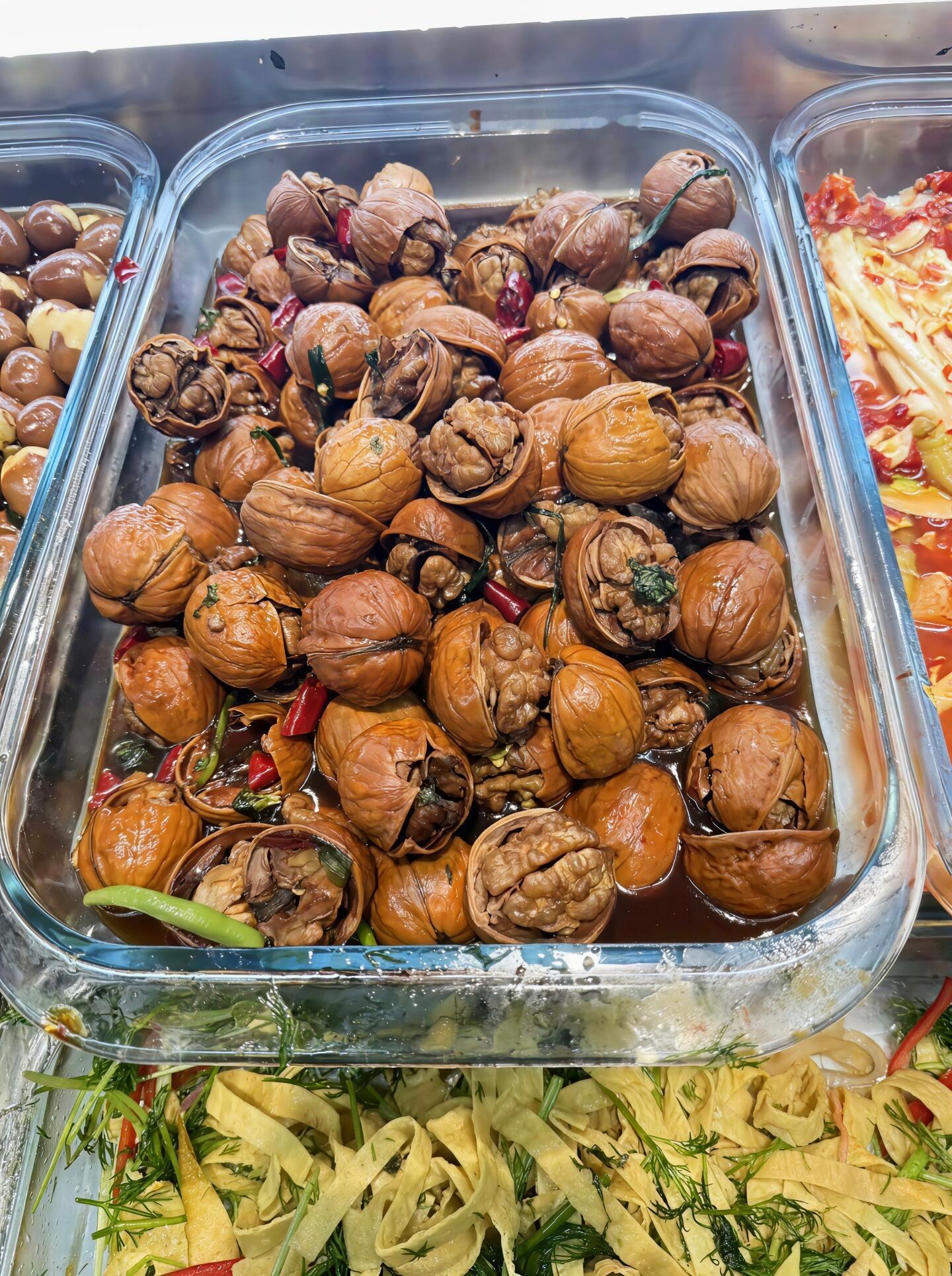 公司说，今天食堂有个“硬菜”最适合拌饭吃了，吃的牙齿东一块西一块的食堂 | 工作
