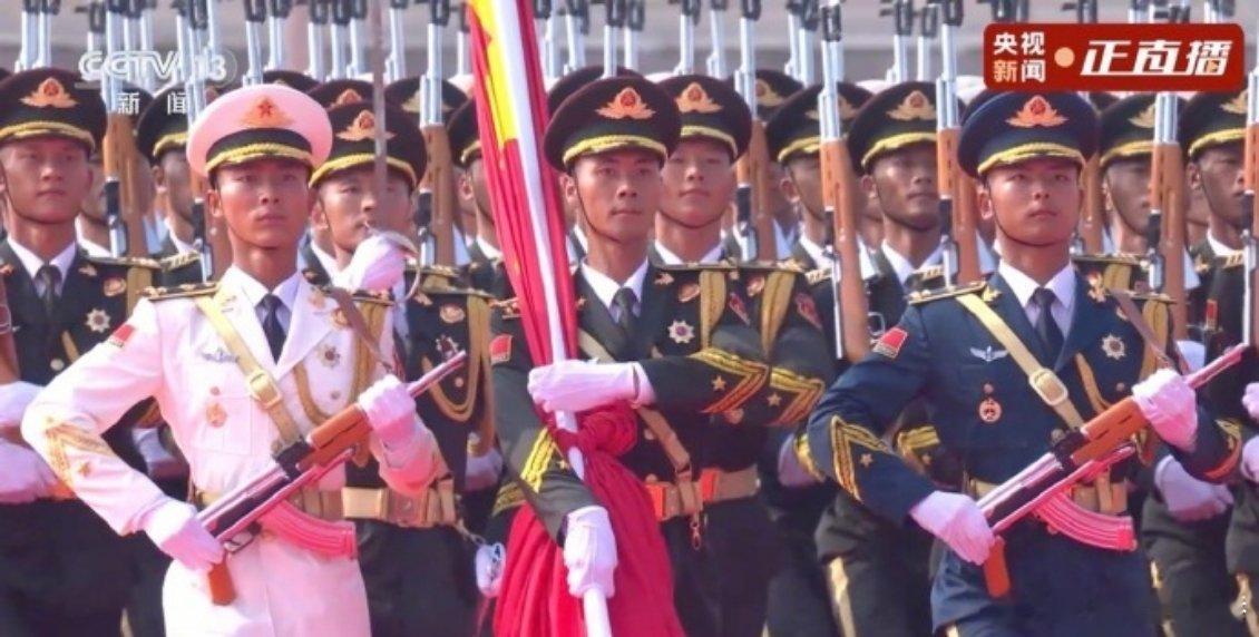 阅兵直播中国大阅兵开始了，好激动[期待] ​​​
