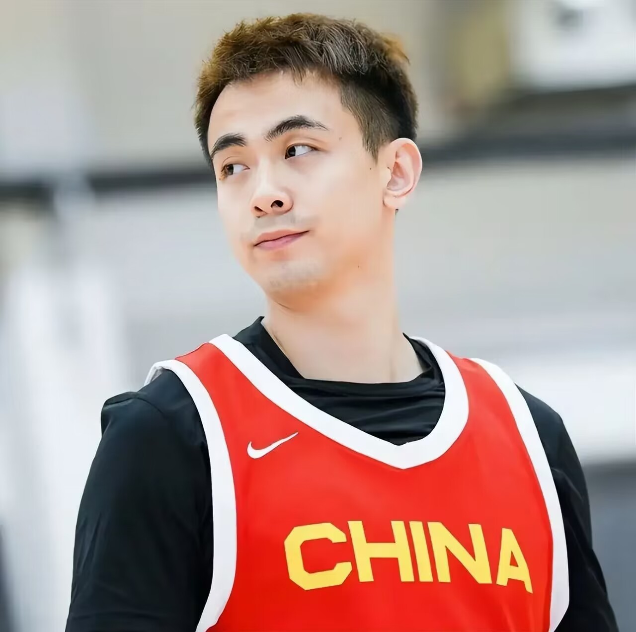 中国男篮历任男篮队长，你更支持哪一位？1、赵继伟2、周鹏3、易建联4、王治郅5、