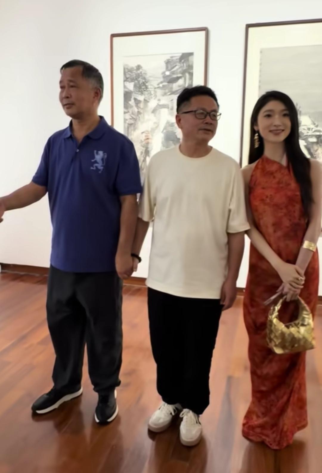 沈巍一语道破玄机：爱艺术的人都爱美女！
当然这里的人指男人，实际上任何男人都爱美