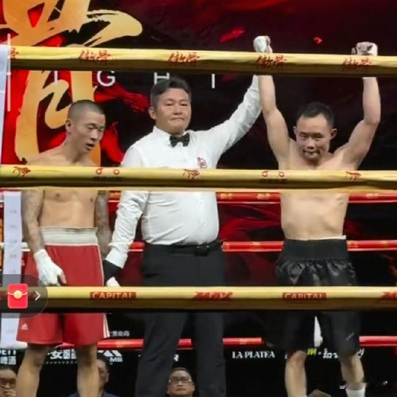 燃血回归，时隔三年，中国拳坛最具个性拳手“外卖拳王”张方勇昨晚强势复出六回合完胜