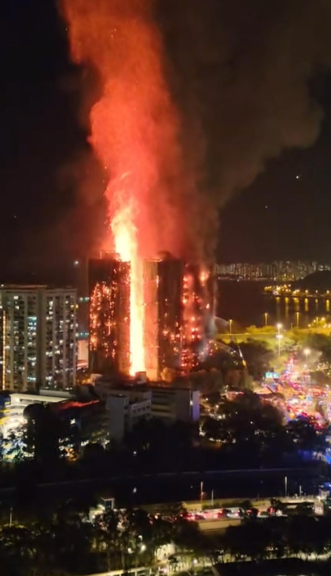 这就是我想说的，内地大把高楼，都是用。铁手架一层一层的搭上去的，为什么还用竹子呢