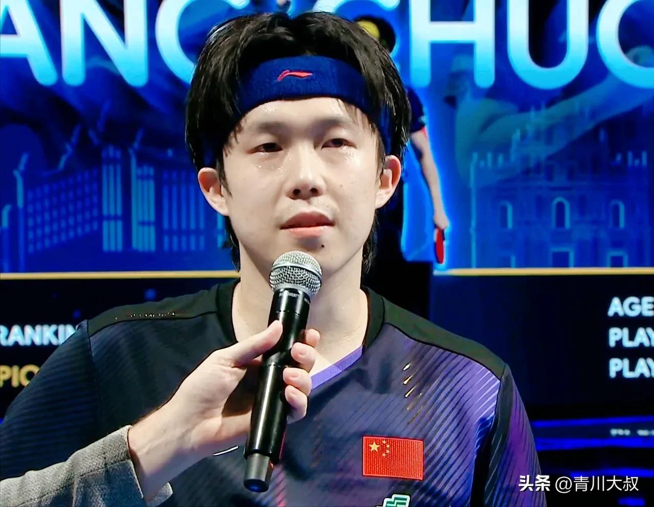 王楚钦采访的时候，大家发现松岛辉空的动作了吗？

他用头巾盖住头，
压根不看大头