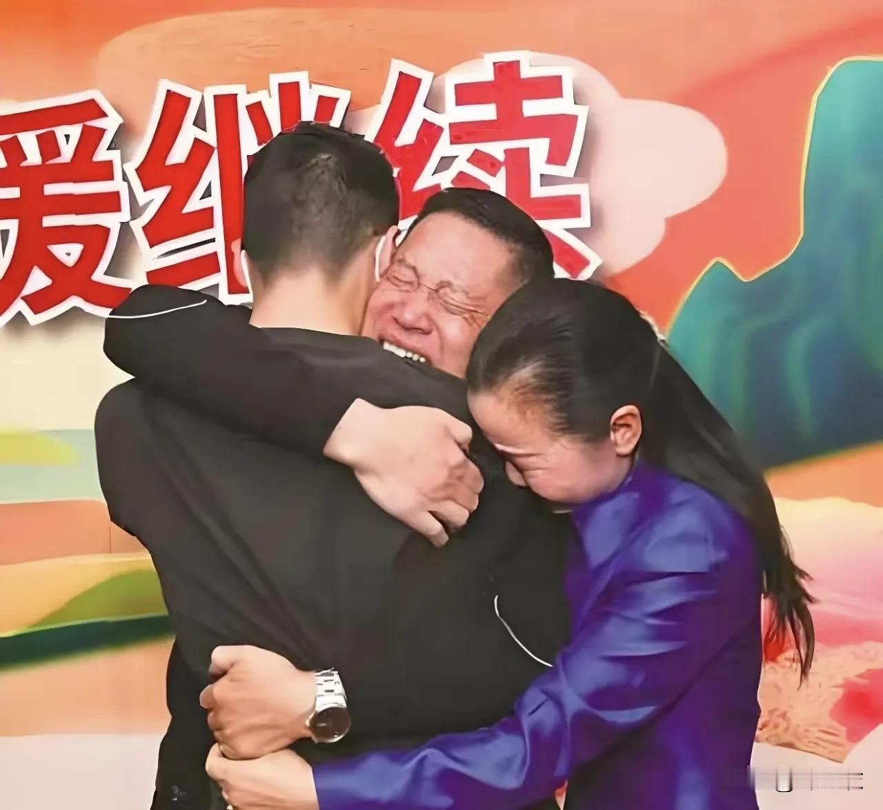 孙卓刚开始认亲后，他其实选择的还是养父母家，只是孙卓这事捅破了以后，结果养父母一