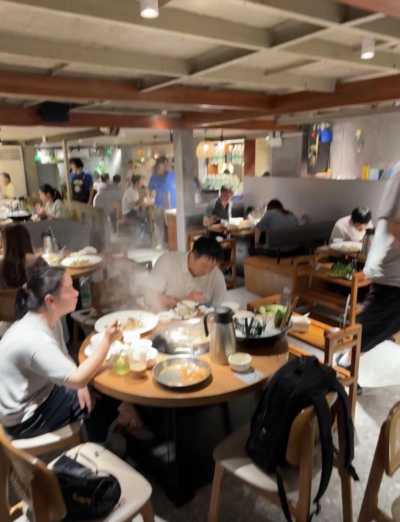 感觉是体育西最旺的火锅店 在广州最爱的一家鱼店！！！！椰子菊花清汤涮脆肉皖真的是