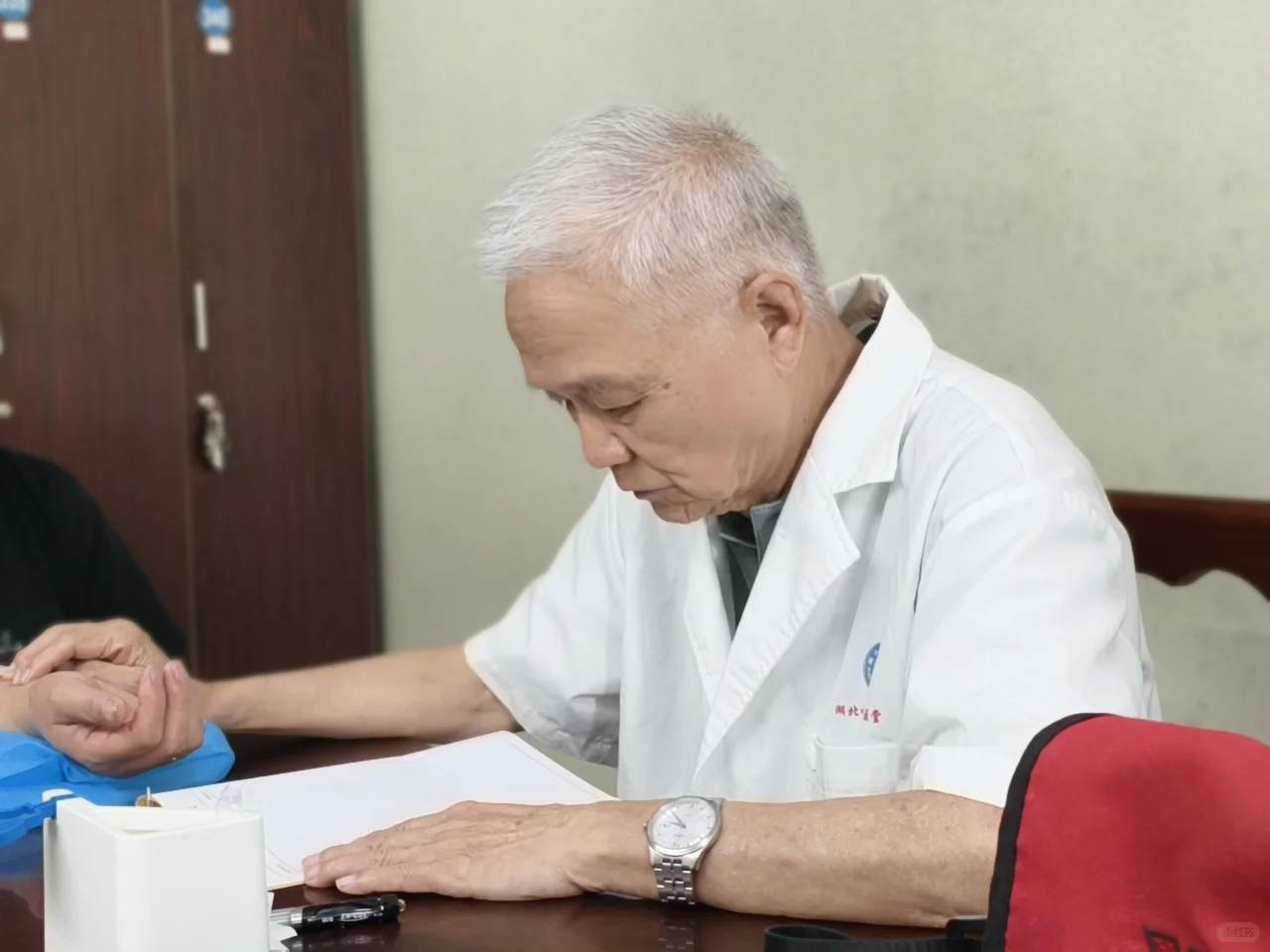 人为什么会得抑郁症呢？这在我门诊上是一个老生常谈话题，今天呢还是和大家...